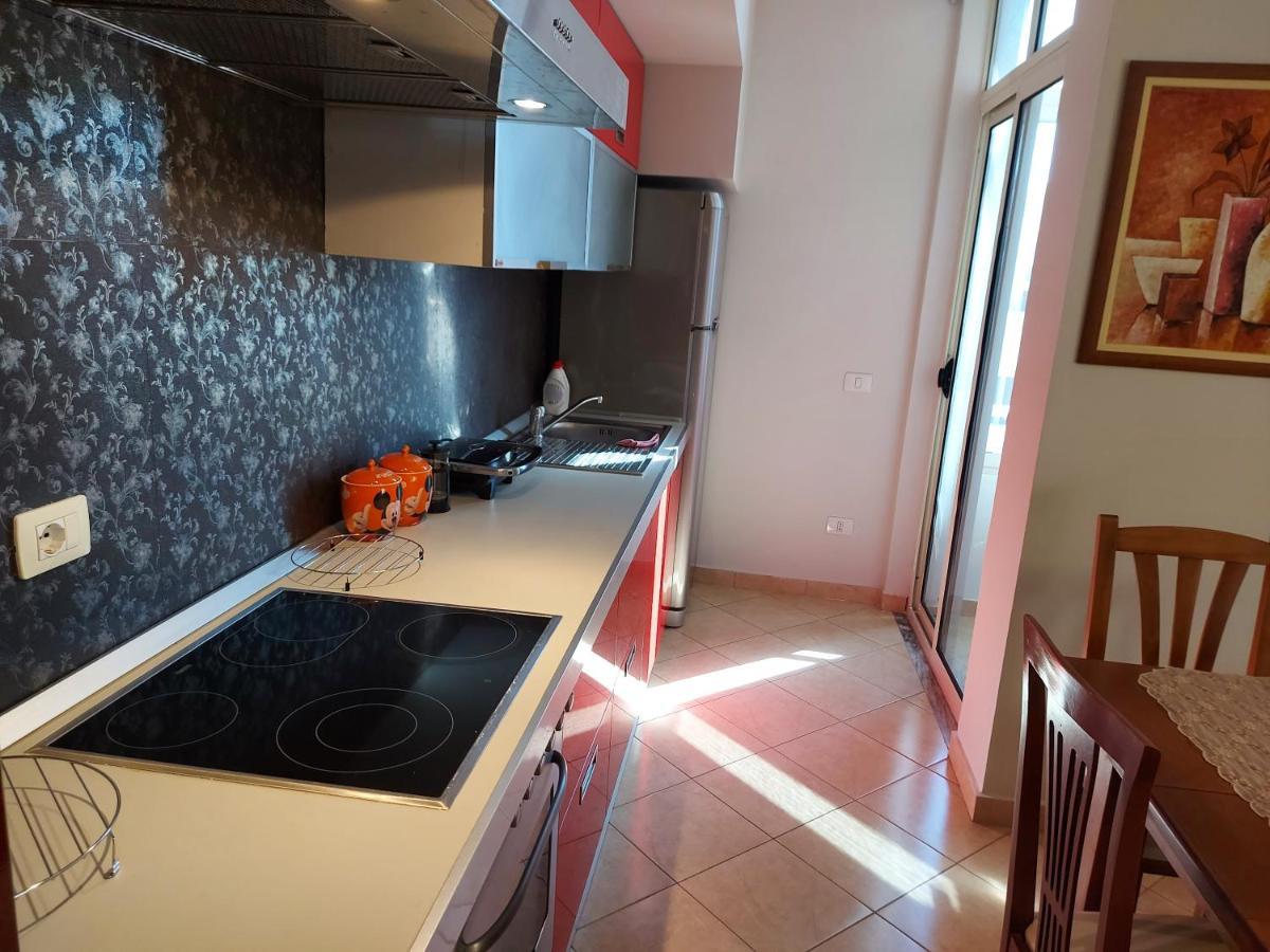 Bral Apartments 8 Two-Bedroom Beachfront Durres Ngoại thất bức ảnh